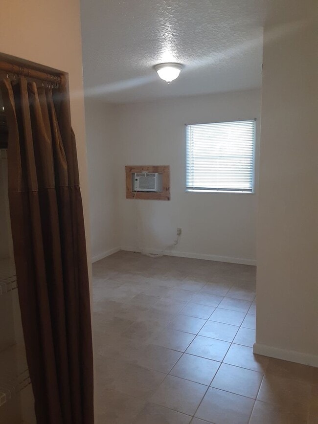 Building Photo - Adorable 2 Bedroom 1 Bath in Brooksville