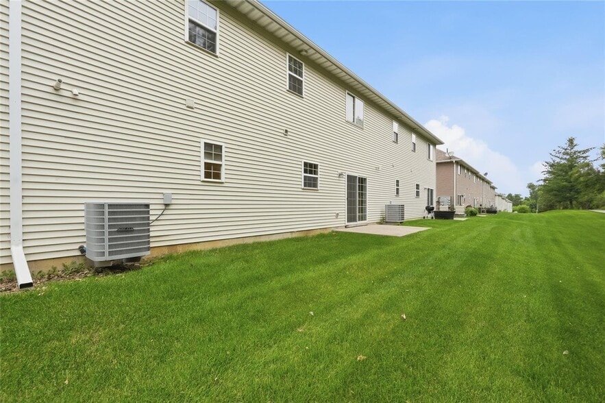 Building Photo - 1694 Burr Dr