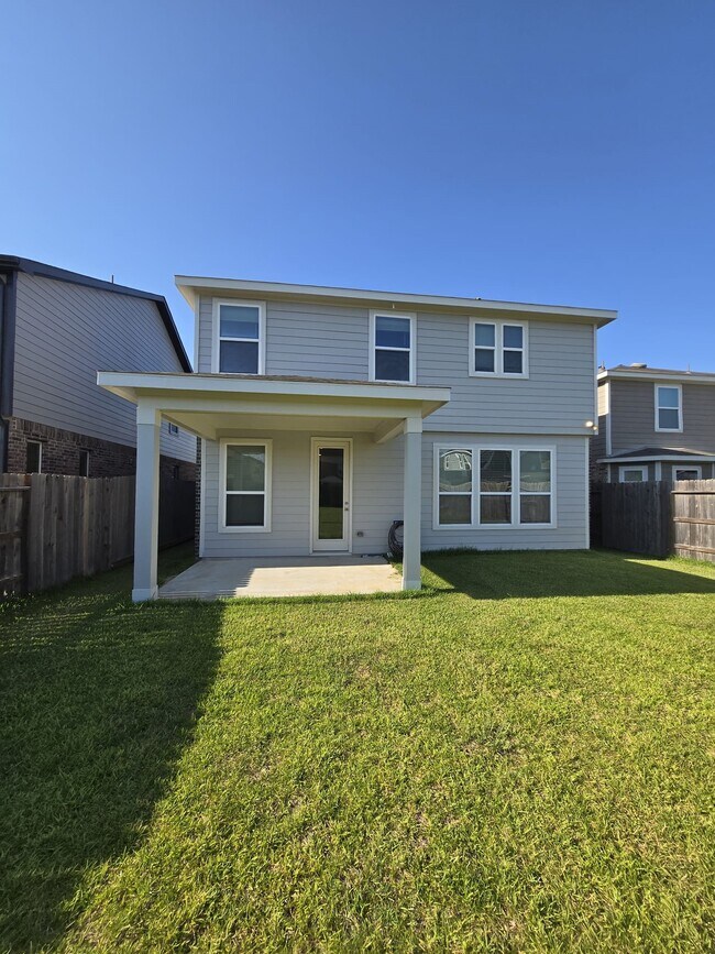 Building Photo - 25223 Sierra Mnr Ct