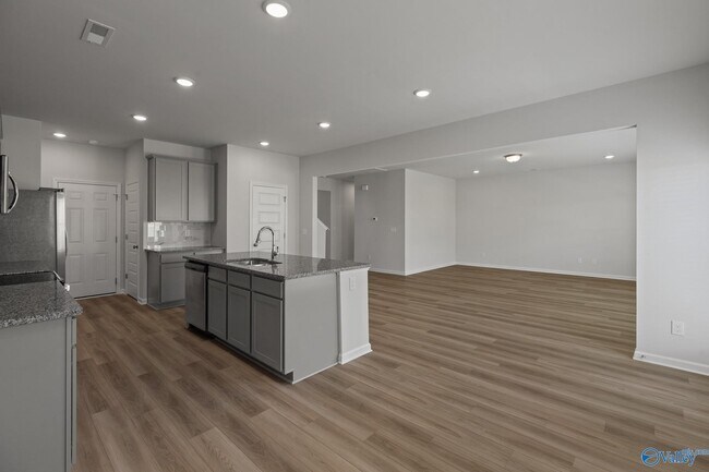 Building Photo - 7202 Fox Gln Cir SE