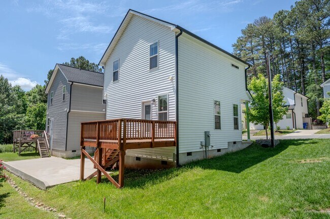 Building Photo - 2804 Cannada Ave
