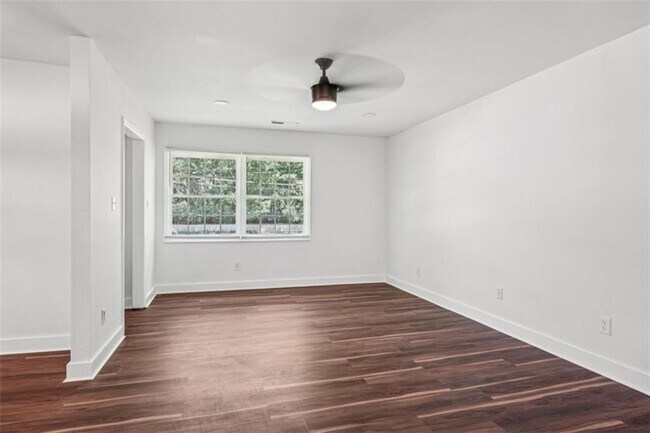 Building Photo - 119 Kelso Dr SW