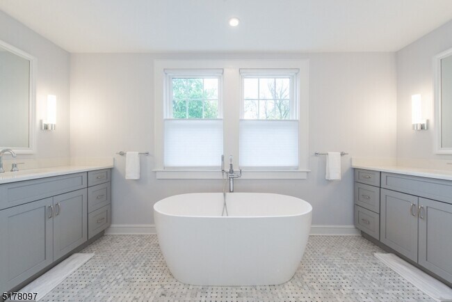 Building Photo - 238 Park St