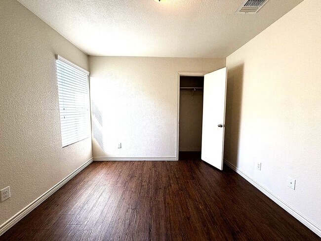 Building Photo - 1511 Justin Lp