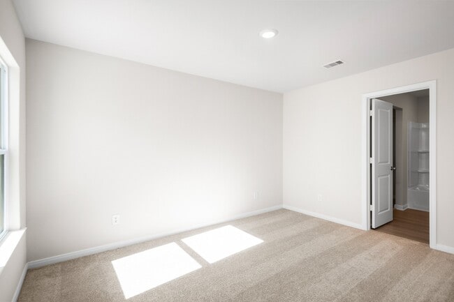 Building Photo - 10360 Sweetwater Creek Dr