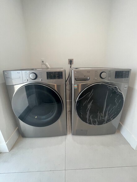 Building Photo - 2510 SW 27th St