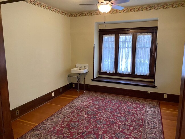Building Photo - Stunning home in Downtown Longmont