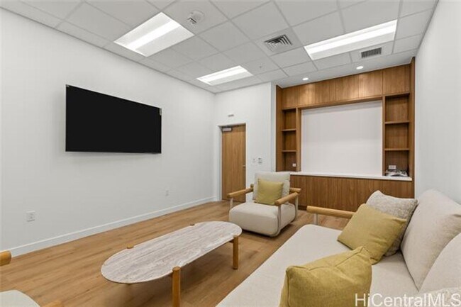 Building Photo - Ready to Move in Brand New Condo! First Time Renting! 3 Bed/2 Bath/2 Parking at The Park on Ke‘ea...