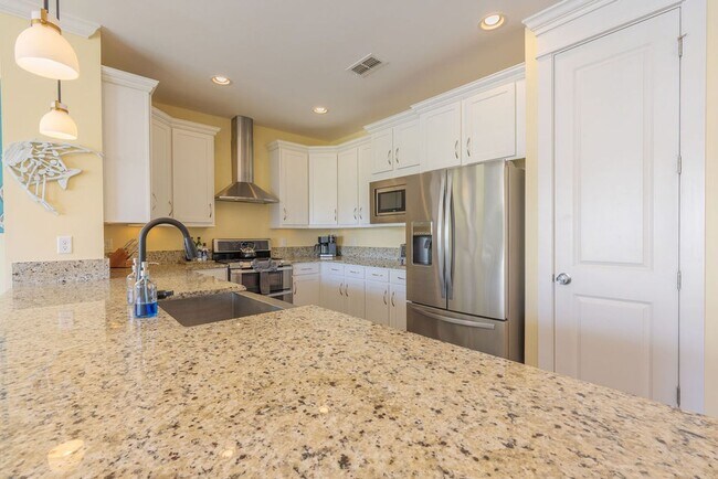Building Photo - Fully Furnished Jax Beach Townhome