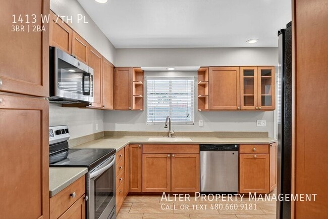 Building Photo - 1413 W 7th Pl