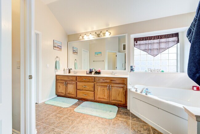 Building Photo - 3804 Lorings Rd