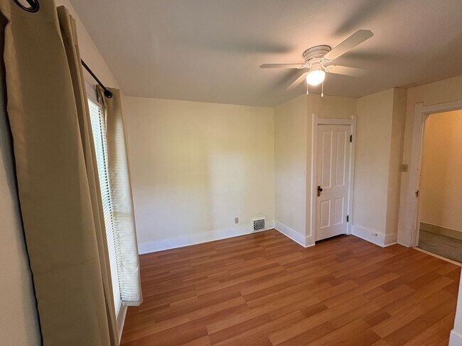 Building Photo - 4 bedroom 2 bathroom Historic Home Downtown Manhattan KS