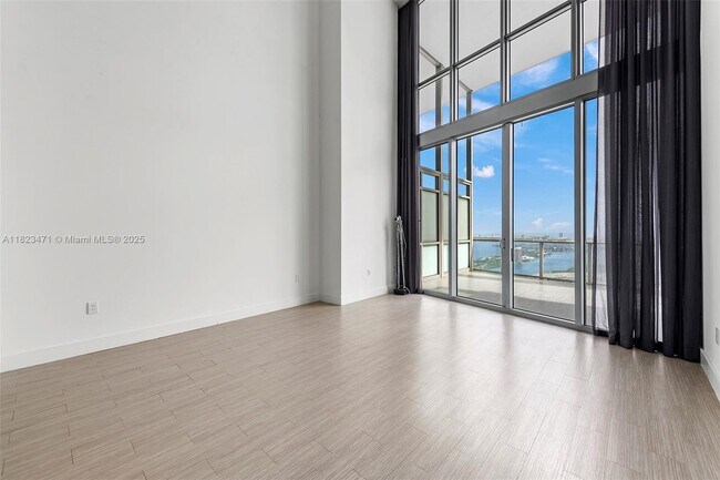 Building Photo - 1100 Biscayne Blvd