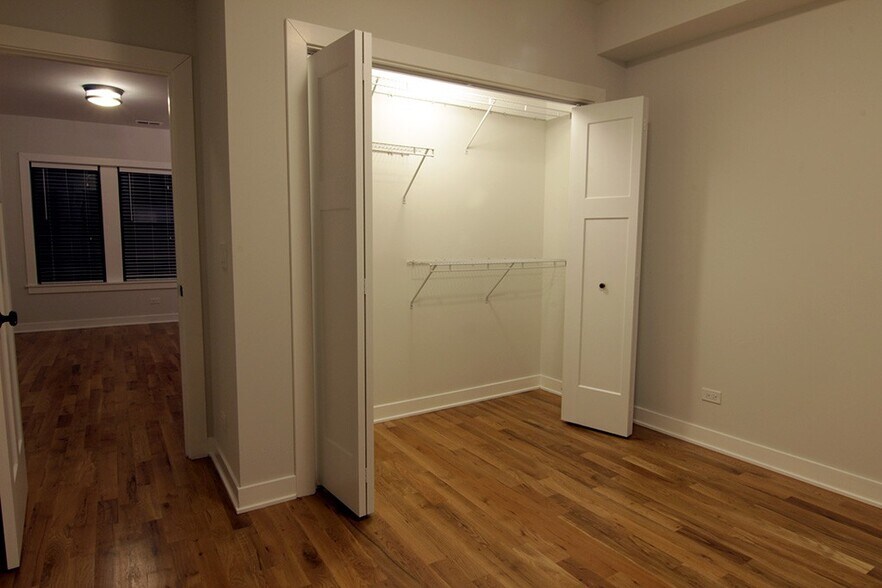 Building Photo - 2224 W Eastwood Ave