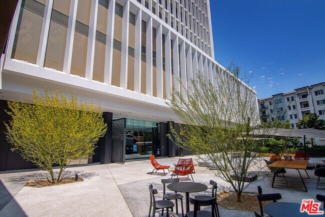 Building Photo - 735 Hauser Blvd