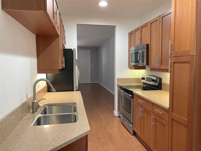 Building Photo - 415 Olssen Ave