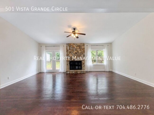Building Photo - 501 Vista Grande Cir