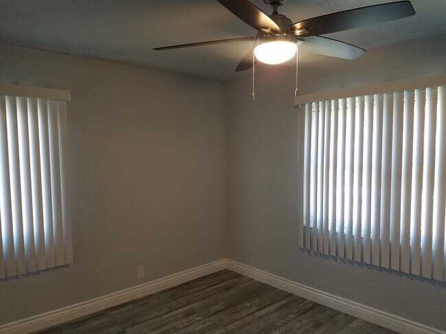 Building Photo - 10203 S Wilton Pl