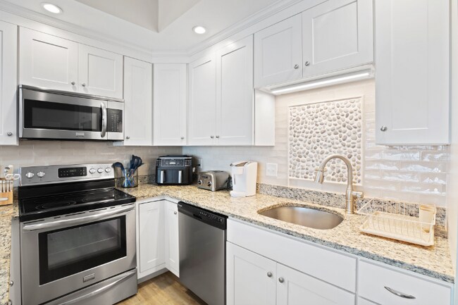 Building Photo - 128 Ashworth Ave