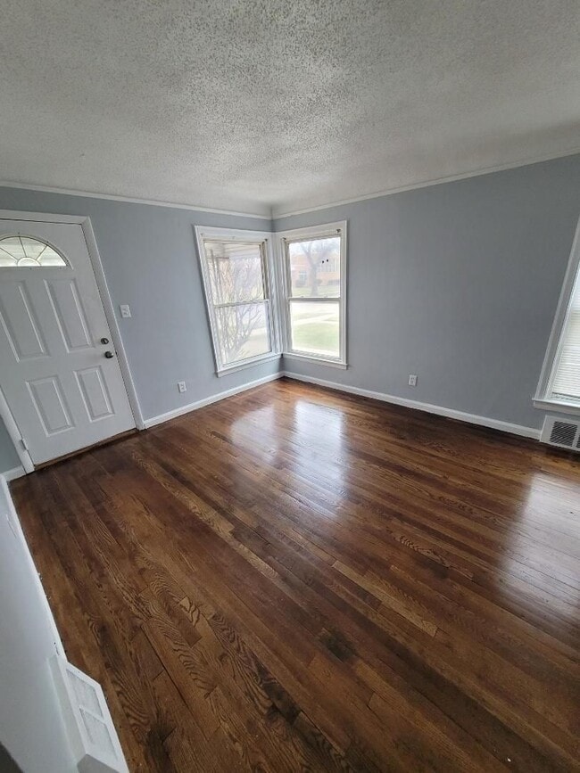 Building Photo - 3 Bedroom 1 Bath Home in Eastpointe