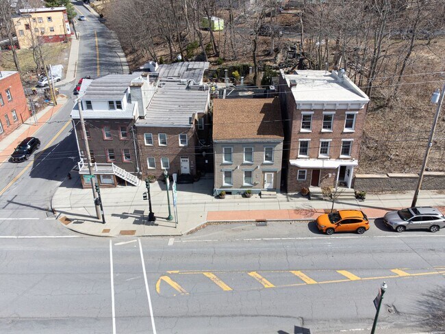 Building Photo - 383 Congress St