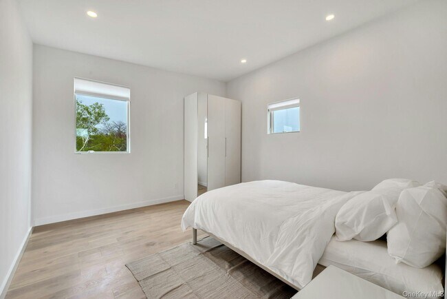 Building Photo - 420 Old Farm Rd