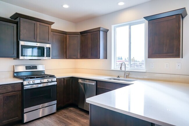 Building Photo - 4 Bedroom, 2.5 Bath New home