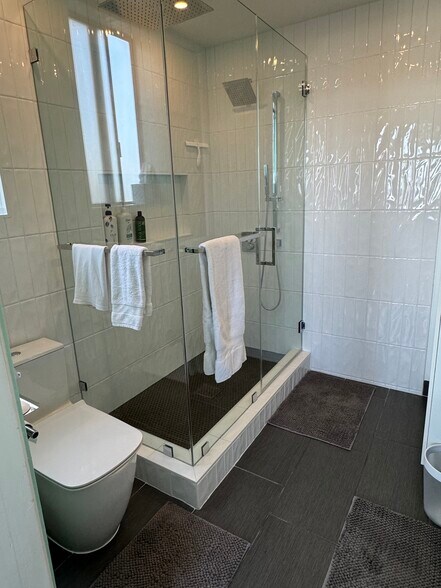 Master bathroom with 3 shower heads including rain shower and handheld - 8530 Holloway Dr