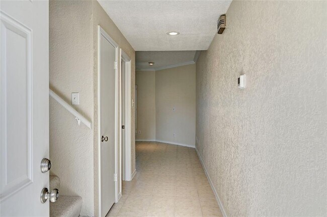 Building Photo - 921 Marine Dr