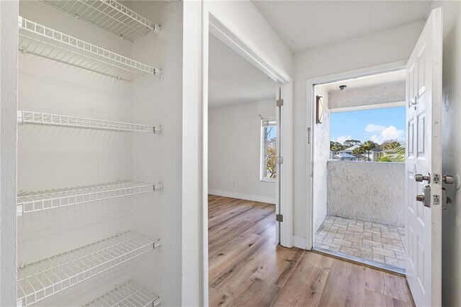 Building Photo - 5606 Blue Shadows Ct