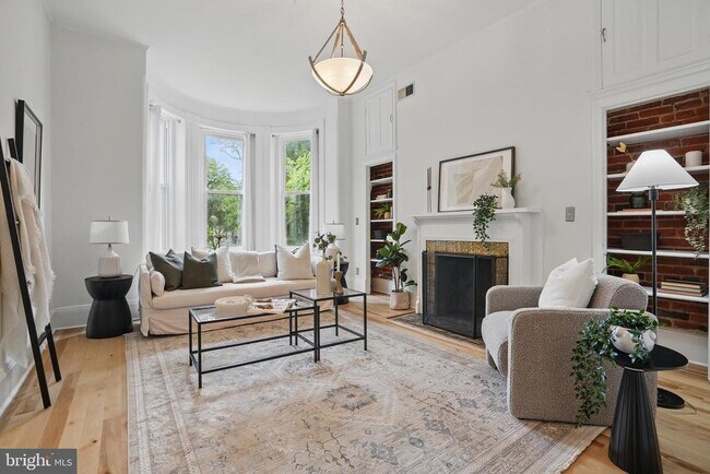 Primary Photo - 136 R St NE