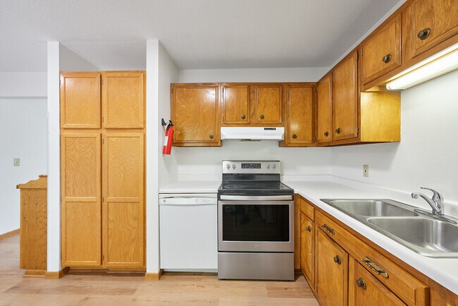 Kitchen - 1353 15th Ave S