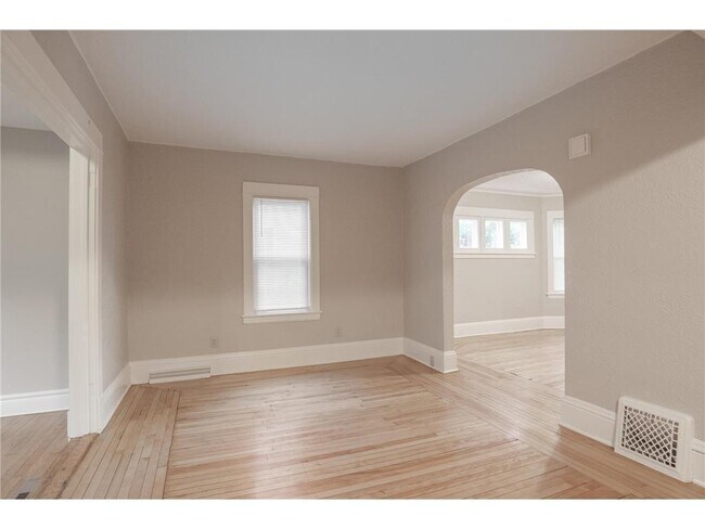 Building Photo - 4007 N Girard Ave