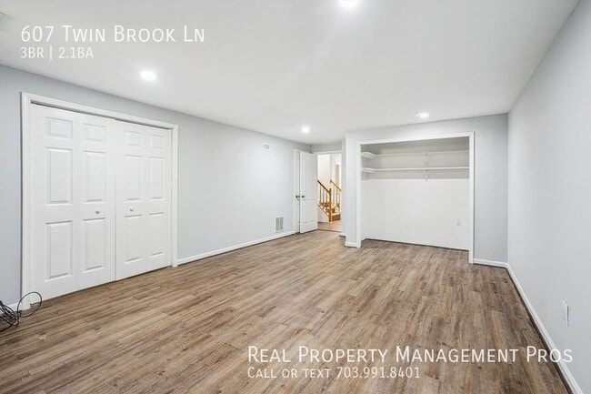 Building Photo - 607 Twin Brook Ln