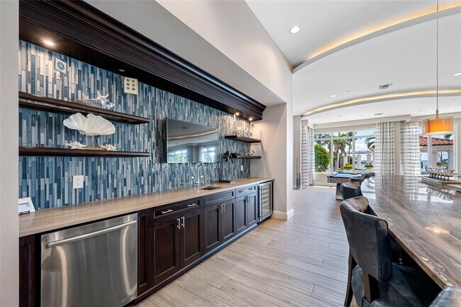 Building Photo - 1325 Snell Isle Blvd NE