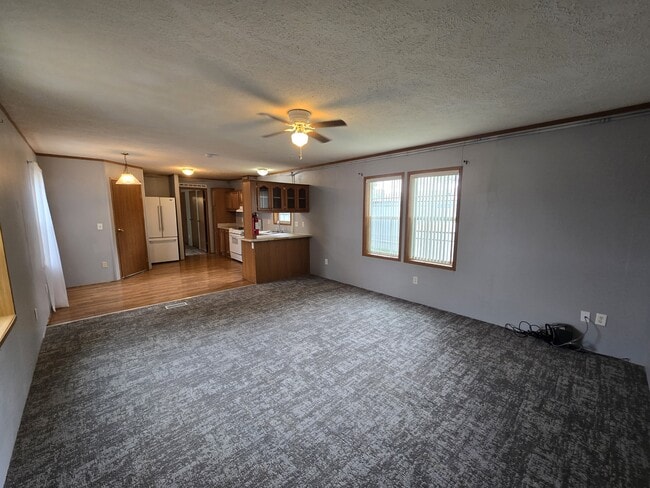 Building Photo - 700 W Ridgeway Ave