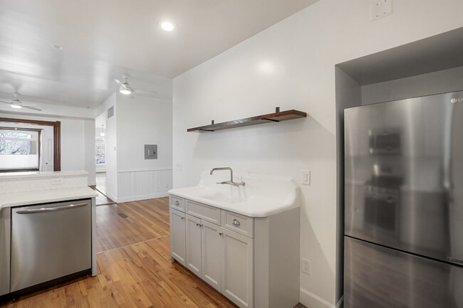 Building Photo - Large Renovated Historic Apartment in Five...