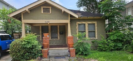 Building Photo - 1301 Bomar St