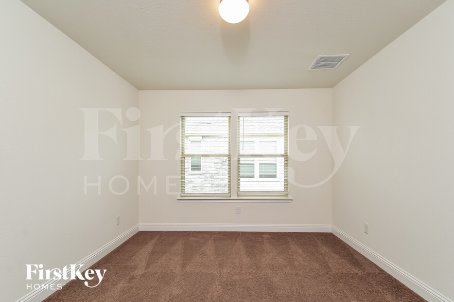 Building Photo - 2628 Warren Ln