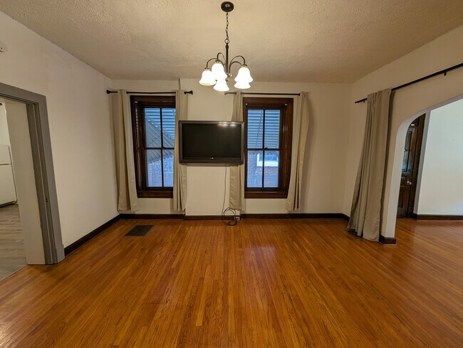 Building Photo - 2630 Oregon Ave