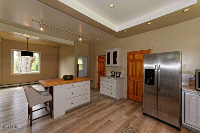 Building Photo - 1412 River Rd