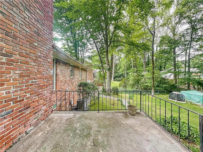 Building Photo - 1852 Gainsborough Dr