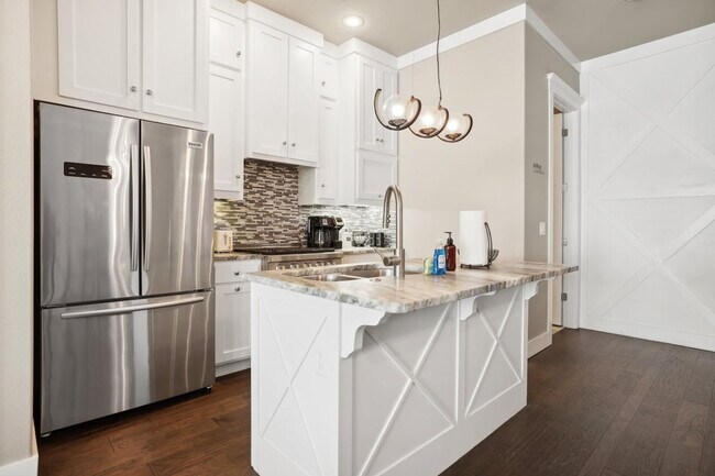 Building Photo - 402 SW 5th St