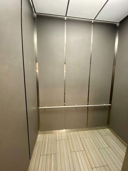 elevator - 910 S Bedford St