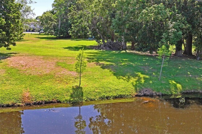 Building Photo - 1980 Tahitian Pl