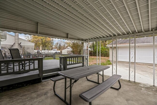 Building Photo - 9215 Tavistock Dr