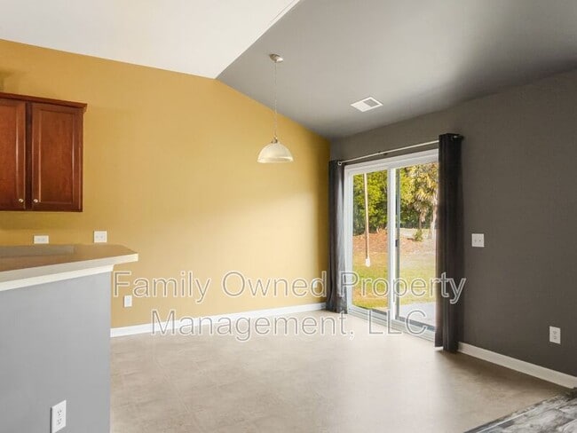 Building Photo - 266 Mayfield Dr