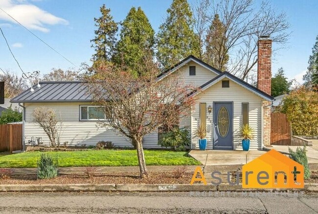 Building Photo - Great Duplex Available Now!