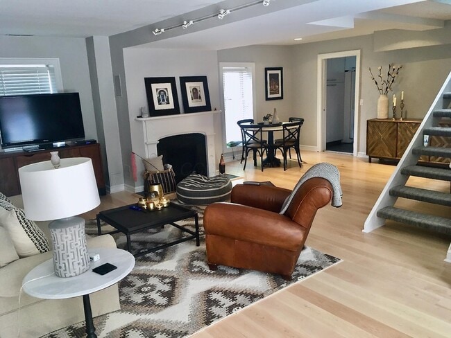 Building Photo - 258 Jackson St