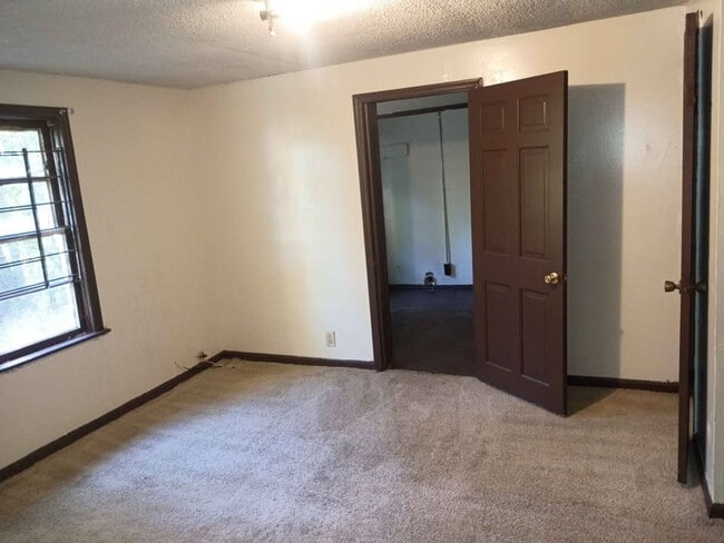 Building Photo - 304 Wells Ave